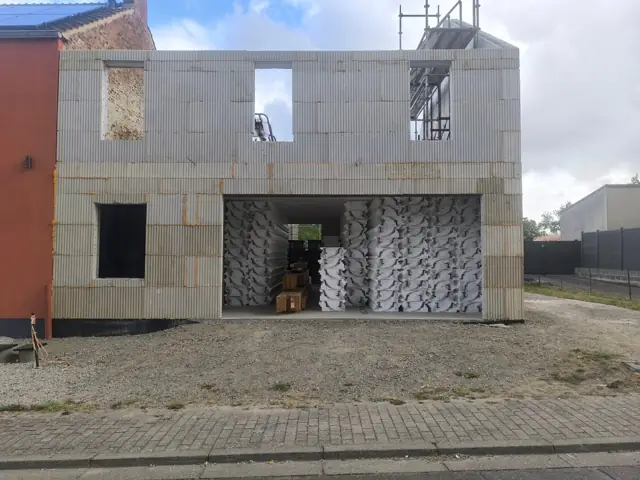 Temploux — maison en pierre, photo de chantier 2