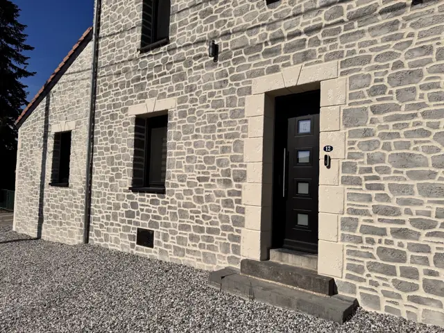 Temploux — maison en pierre, photo de chantier 13
