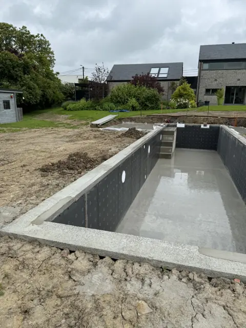 Maison à Temploux — piscine